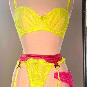 Victoria's Secret 4 pieces lingerie